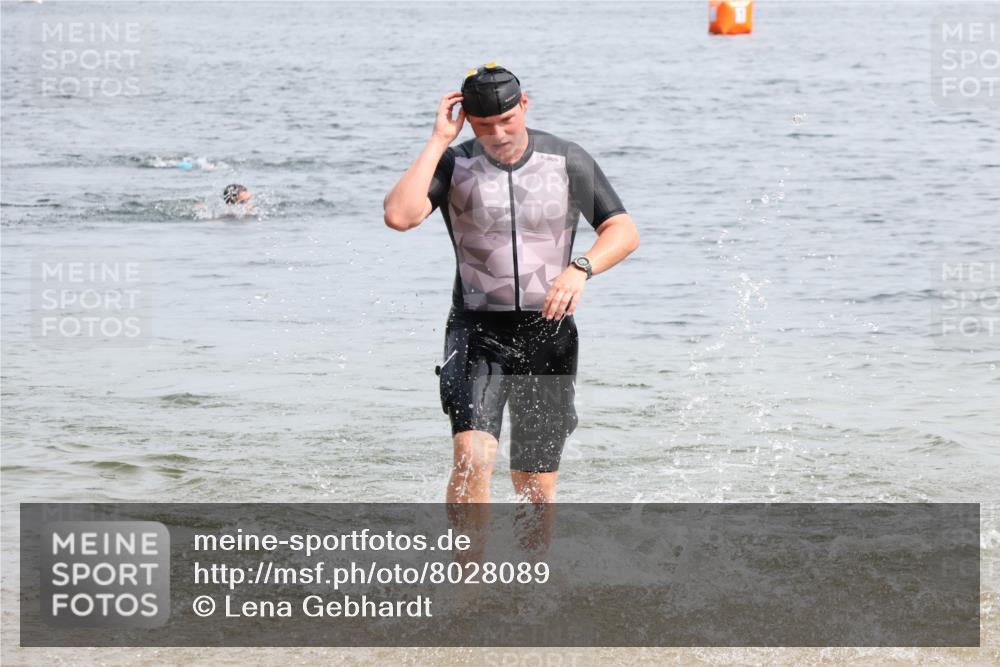 15.06.2025 - 27. Vierlanden-Triathlon Lena Gebhardt http://msf.ph/oto/8028089 15.06.2025 11:01:33 Schwimmen 701, 717, 869 meine-sportfotos.de