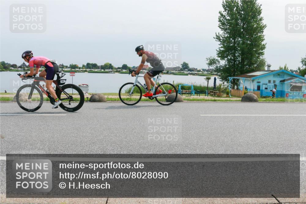 21.06.2025 - 27. Vierlanden-Triathlon H.Heesch http://msf.ph/oto/8028090 15.06.2025 11:22:56 Radfahren 109, 770, 776, 946 meine-sportfotos.de