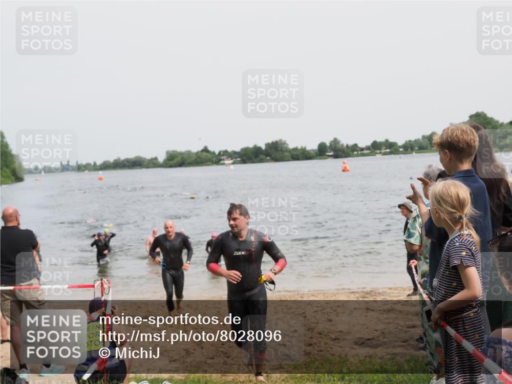 21.06.2025 - 27. Vierlanden-Triathlon MichiJ http://msf.ph/oto/8028096 15.06.2026 10:58:27 Schwimmen 643, 710, 732, 741 meine-sportfotos.de