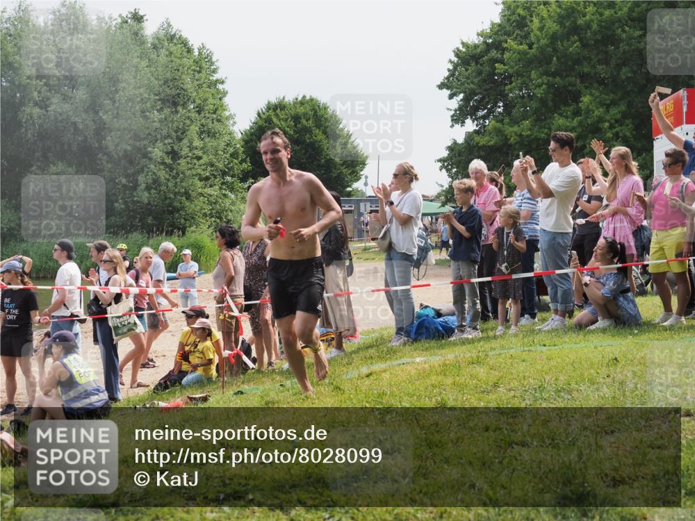 15.06.2025 - 27. Vierlanden-Triathlon KatJ http://msf.ph/oto/8028099 15.06.2025 11:02:21 Schwimmen 687, 734, 851 meine-sportfotos.de