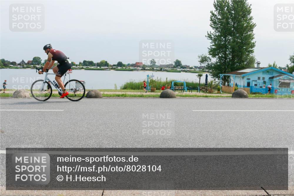 21.06.2025 - 27. Vierlanden-Triathlon H.Heesch http://msf.ph/oto/8028104 15.06.2025 11:22:56 Radfahren 109, 770, 776, 946 meine-sportfotos.de