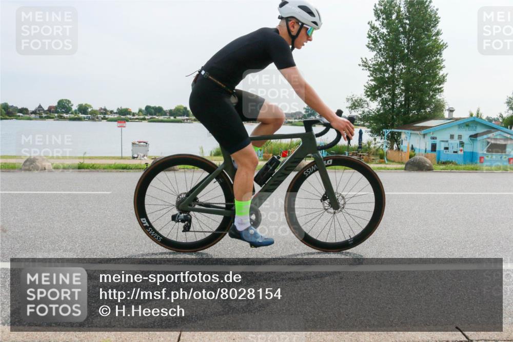 15.06.2025 - 27. Vierlanden-Triathlon H.Heesch http://msf.ph/oto/8028154 15.06.2025 10:28:49 Radfahren 26, 71, 200 meine-sportfotos.de
