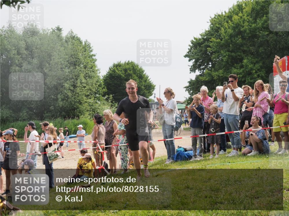 15.06.2025 - 27. Vierlanden-Triathlon KatJ http://msf.ph/oto/8028155 15.06.2025 11:02:24 Schwimmen 687, 734, 851 meine-sportfotos.de