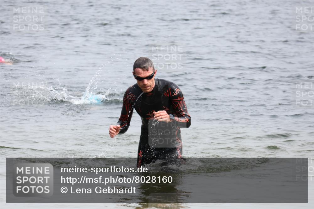 15.06.2025 - 27. Vierlanden-Triathlon Lena Gebhardt http://msf.ph/oto/8028160 15.06.2025 11:01:49 Schwimmen 867 meine-sportfotos.de
