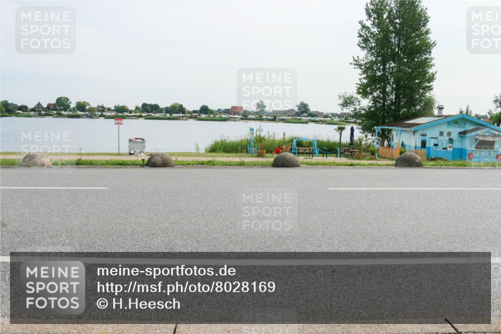 15.06.2025 - 27. Vierlanden-Triathlon H.Heesch http://msf.ph/oto/8028169 15.06.2025 10:28:51 Radfahren 26, 71, 200 meine-sportfotos.de
