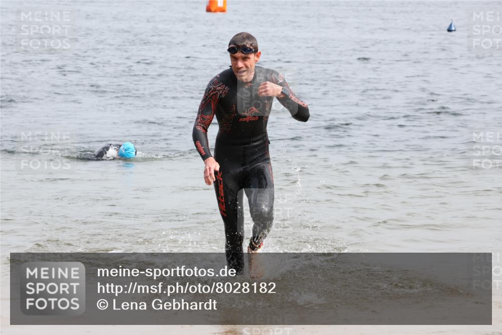 15.06.2025 - 27. Vierlanden-Triathlon Lena Gebhardt http://msf.ph/oto/8028182 15.06.2025 11:01:53 Schwimmen 867 meine-sportfotos.de