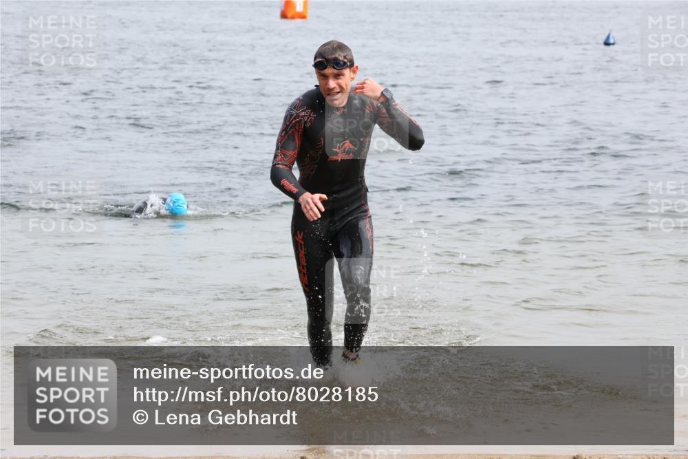 15.06.2025 - 27. Vierlanden-Triathlon Lena Gebhardt http://msf.ph/oto/8028185 15.06.2025 11:01:53 Schwimmen 867 meine-sportfotos.de