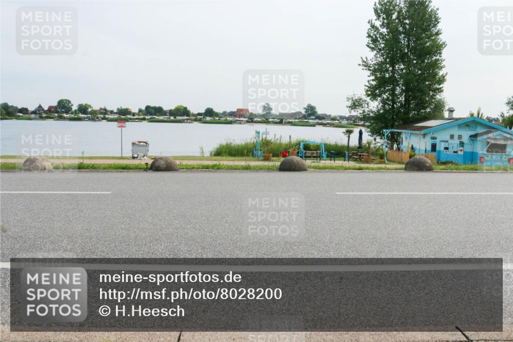 15.06.2025 - 27. Vierlanden-Triathlon H.Heesch http://msf.ph/oto/8028200 15.06.2025 10:28:52 Radfahren 26, 71, 200 meine-sportfotos.de