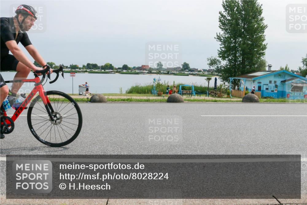 21.06.2025 - 27. Vierlanden-Triathlon H.Heesch http://msf.ph/oto/8028224 15.06.2025 11:23:10 Radfahren 34, 71, 963 meine-sportfotos.de