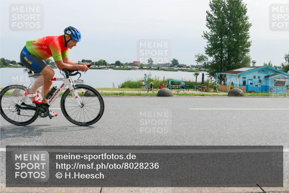 21.06.2025 - 27. Vierlanden-Triathlon H.Heesch http://msf.ph/oto/8028236 15.06.2025 11:23:17 Radfahren 180, 183, 753 meine-sportfotos.de
