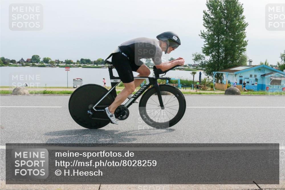 21.06.2025 - 27. Vierlanden-Triathlon H.Heesch http://msf.ph/oto/8028259 15.06.2025 11:23:19 Radfahren 180, 183, 753 meine-sportfotos.de