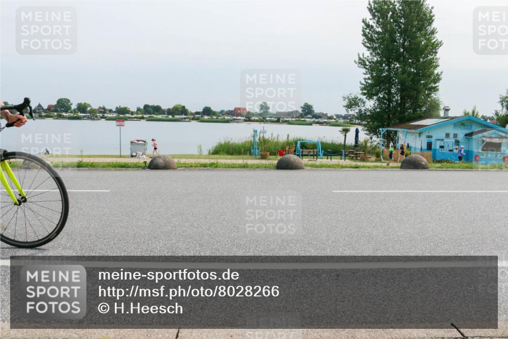 21.06.2025 - 27. Vierlanden-Triathlon H.Heesch http://msf.ph/oto/8028266 15.06.2025 11:23:20 Radfahren 180, 183, 753 meine-sportfotos.de