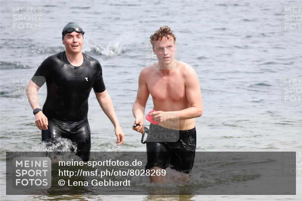 15.06.2025 - 27. Vierlanden-Triathlon Lena Gebhardt http://msf.ph/oto/8028269 15.06.2025 11:02:13 Schwimmen 687, 734, 851 meine-sportfotos.de