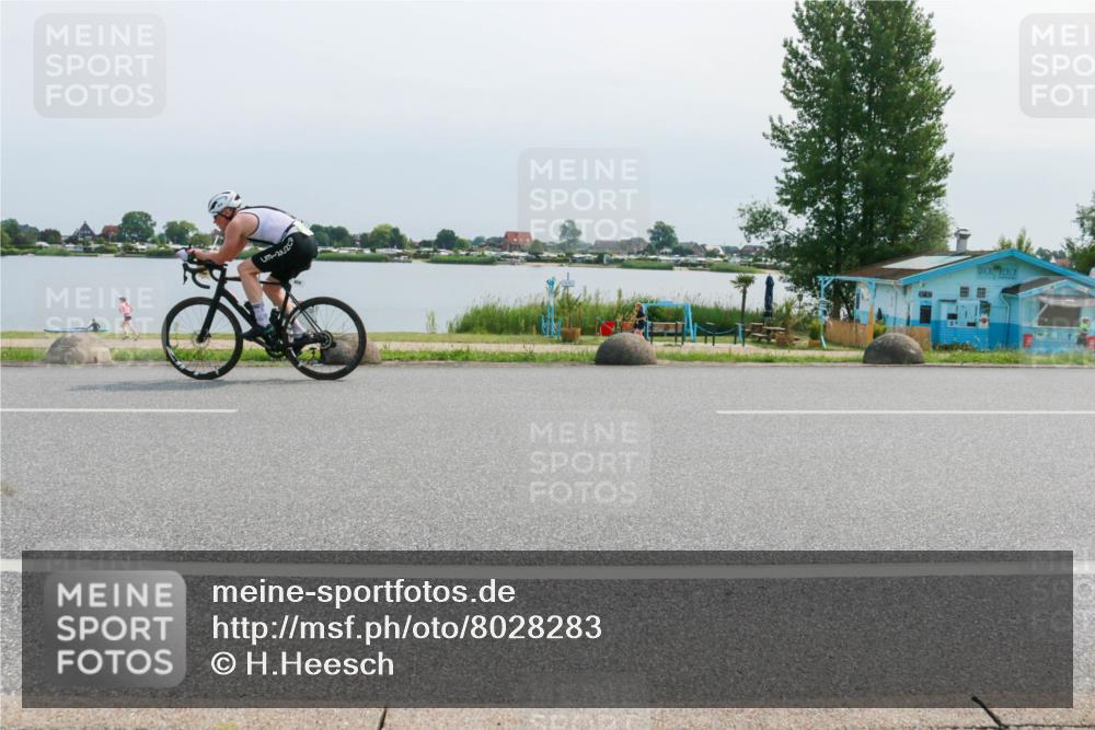21.06.2025 - 27. Vierlanden-Triathlon H.Heesch http://msf.ph/oto/8028283 15.06.2025 11:23:23 Radfahren 180, 753, 858 meine-sportfotos.de