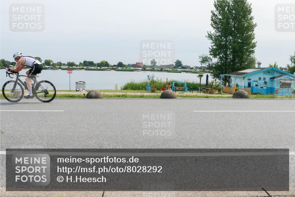 21.06.2025 - 27. Vierlanden-Triathlon H.Heesch http://msf.ph/oto/8028292 15.06.2025 11:23:24 Radfahren 180, 858 meine-sportfotos.de