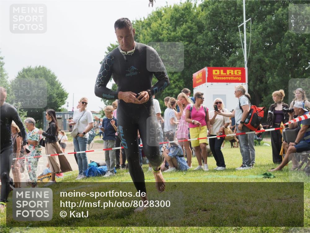 15.06.2025 - 27. Vierlanden-Triathlon KatJ http://msf.ph/oto/8028300 15.06.2025 11:02:41 Schwimmen 672, 696, 728, 868 meine-sportfotos.de