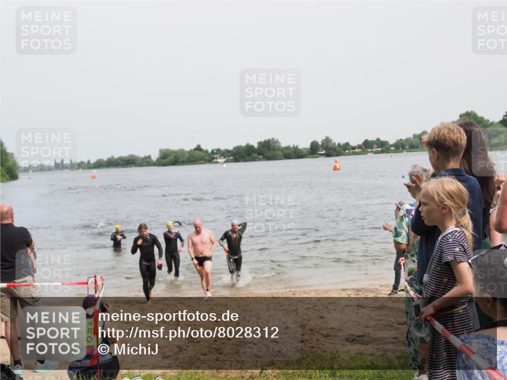 21.06.2025 - 27. Vierlanden-Triathlon MichiJ http://msf.ph/oto/8028312 15.06.2026 10:58:35 Schwimmen 636, 643, 667, 684, 732, 741, 747 meine-sportfotos.de