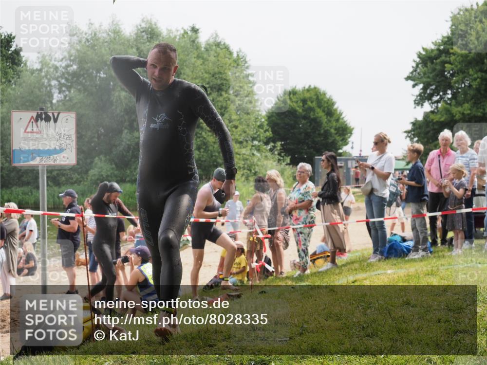 15.06.2025 - 27. Vierlanden-Triathlon KatJ http://msf.ph/oto/8028335 15.06.2025 11:02:43 Schwimmen 672, 696, 728, 868 meine-sportfotos.de