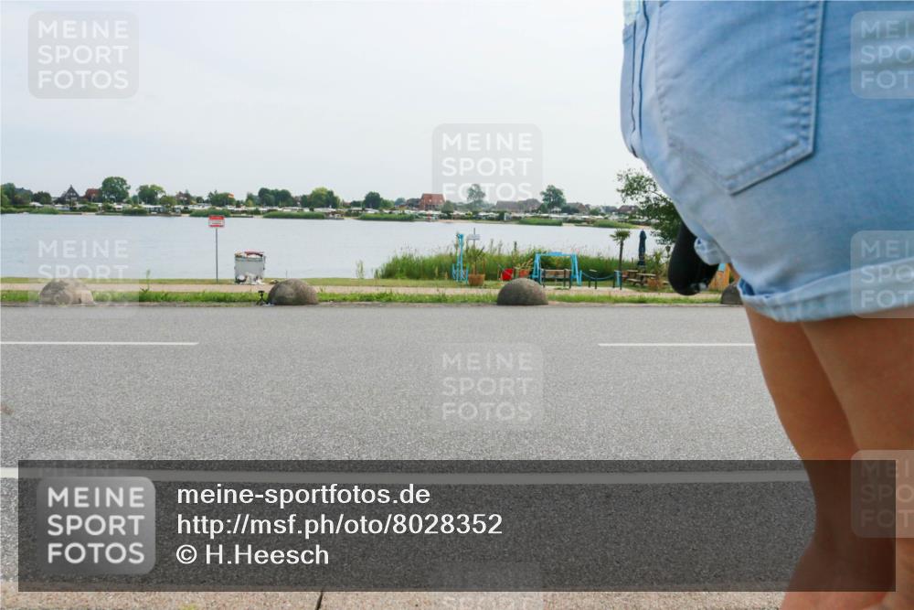 15.06.2025 - 27. Vierlanden-Triathlon H.Heesch http://msf.ph/oto/8028352 15.06.2025 10:28:53 Radfahren 26, 71, 200 meine-sportfotos.de