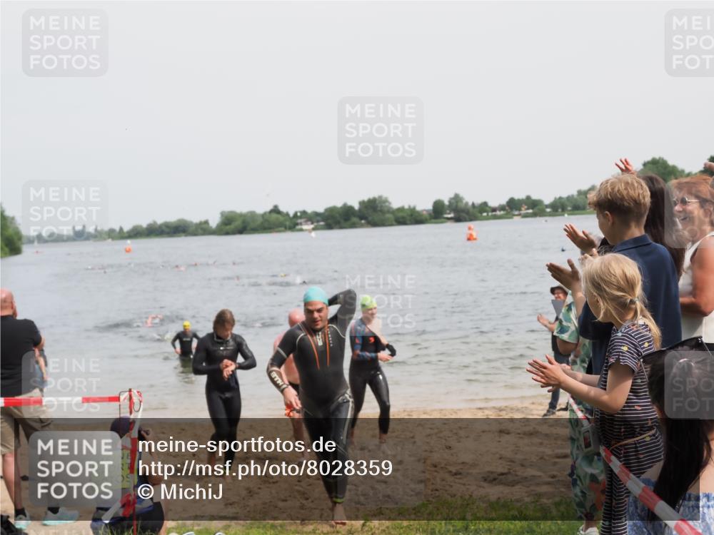 21.06.2025 - 27. Vierlanden-Triathlon MichiJ http://msf.ph/oto/8028359 15.06.2026 10:58:39 Schwimmen 636, 667, 684, 732, 743, 747 meine-sportfotos.de