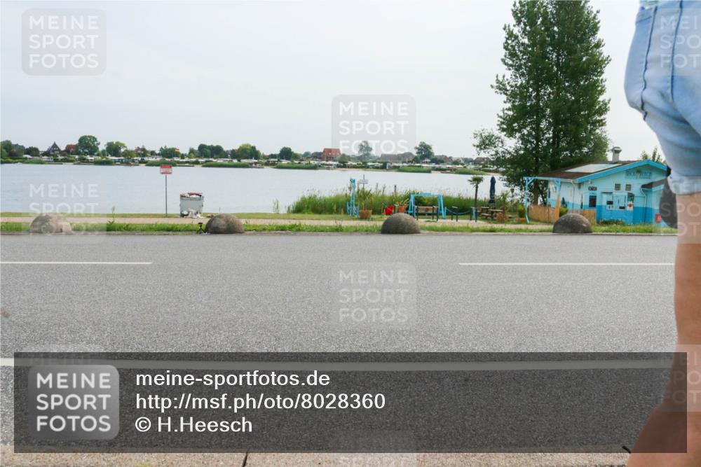 15.06.2025 - 27. Vierlanden-Triathlon H.Heesch http://msf.ph/oto/8028360 15.06.2025 10:28:54 Radfahren 71, 200, 313 meine-sportfotos.de