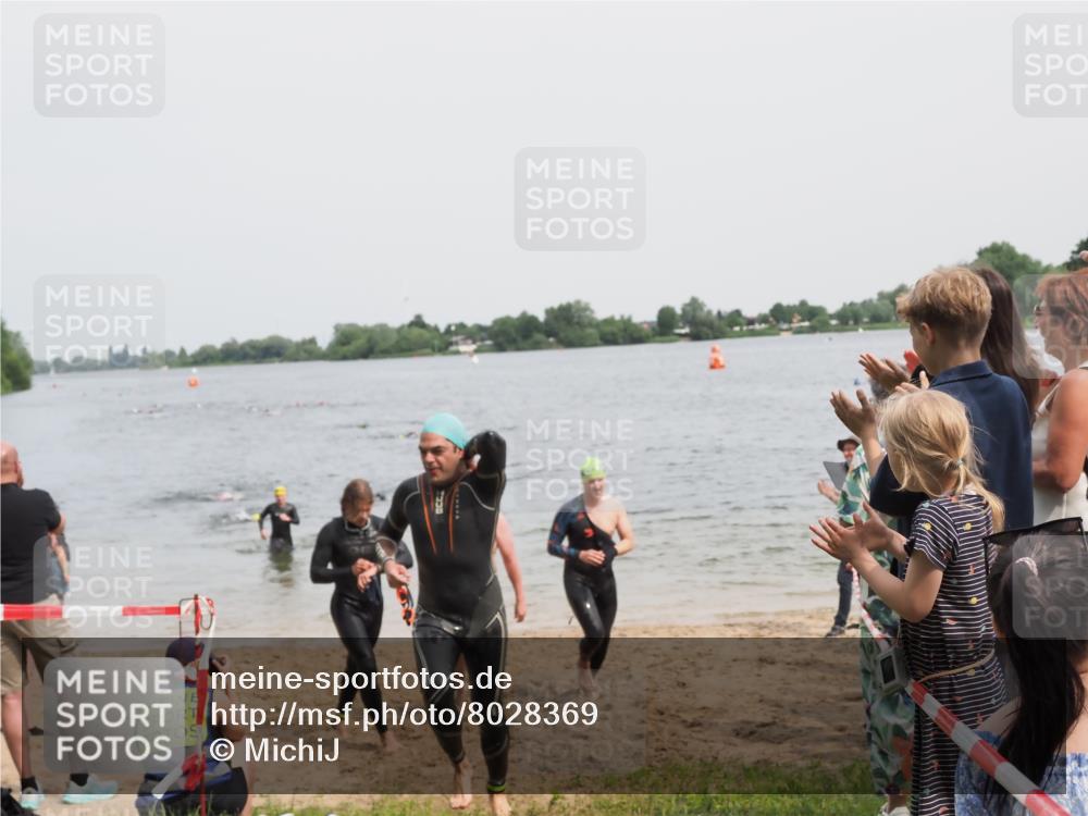 21.06.2025 - 27. Vierlanden-Triathlon MichiJ http://msf.ph/oto/8028369 15.06.2026 10:58:39 Schwimmen 636, 667, 684, 732, 743, 747 meine-sportfotos.de