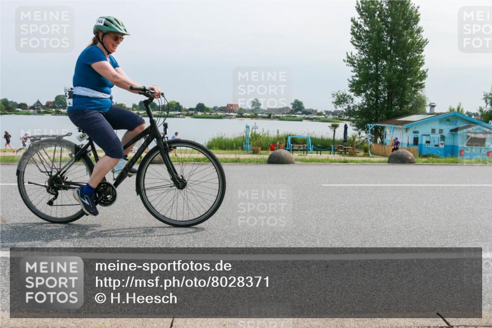 21.06.2025 - 27. Vierlanden-Triathlon H.Heesch http://msf.ph/oto/8028371 15.06.2025 11:23:31 Radfahren 543 meine-sportfotos.de
