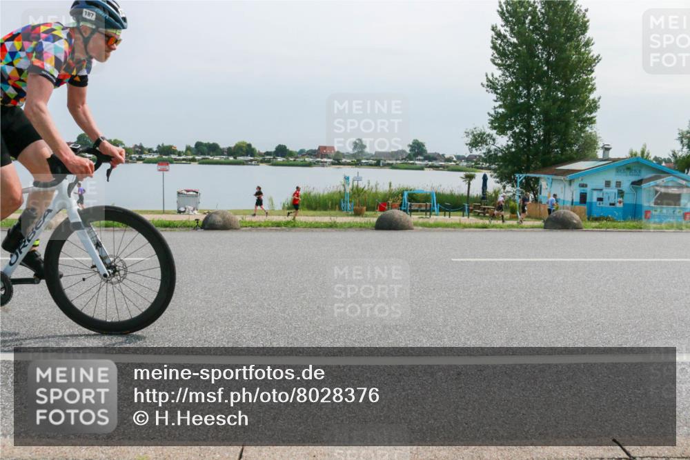 21.06.2025 - 27. Vierlanden-Triathlon H.Heesch http://msf.ph/oto/8028376 15.06.2025 11:23:39 Radfahren 187 meine-sportfotos.de
