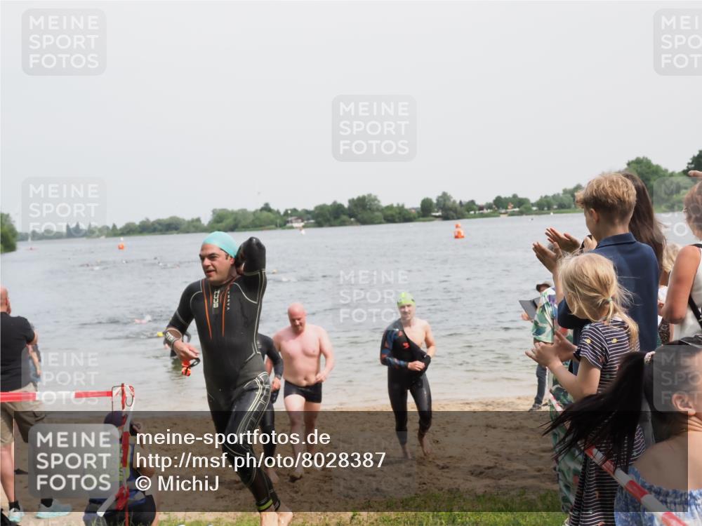 21.06.2025 - 27. Vierlanden-Triathlon MichiJ http://msf.ph/oto/8028387 15.06.2026 10:58:39 Schwimmen 636, 667, 684, 732, 743, 747 meine-sportfotos.de