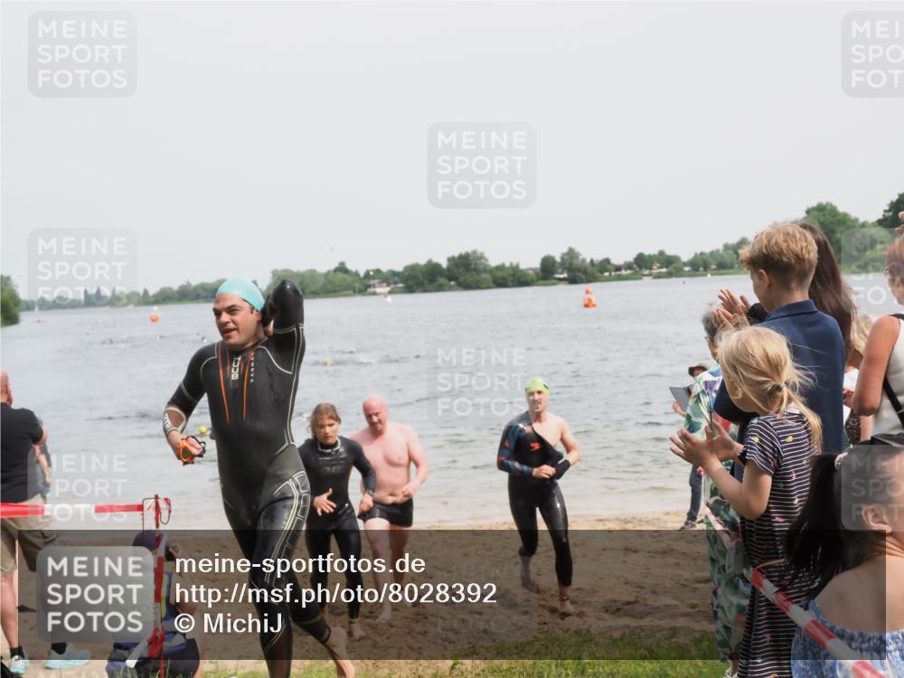 21.06.2025 - 27. Vierlanden-Triathlon MichiJ http://msf.ph/oto/8028392 15.06.2026 10:58:39 Schwimmen 636, 667, 684, 732, 743, 747 meine-sportfotos.de