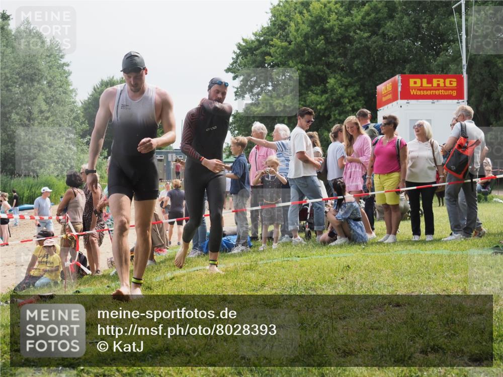 15.06.2025 - 27. Vierlanden-Triathlon KatJ http://msf.ph/oto/8028393 15.06.2025 11:02:47 Schwimmen 672, 696, 728, 868 meine-sportfotos.de
