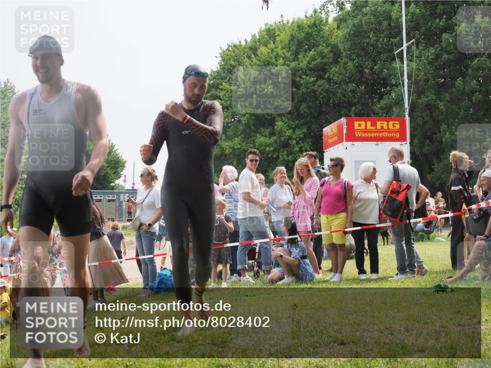 15.06.2025 - 27. Vierlanden-Triathlon KatJ http://msf.ph/oto/8028402 15.06.2025 11:02:48 Schwimmen 672, 696, 728, 868 meine-sportfotos.de