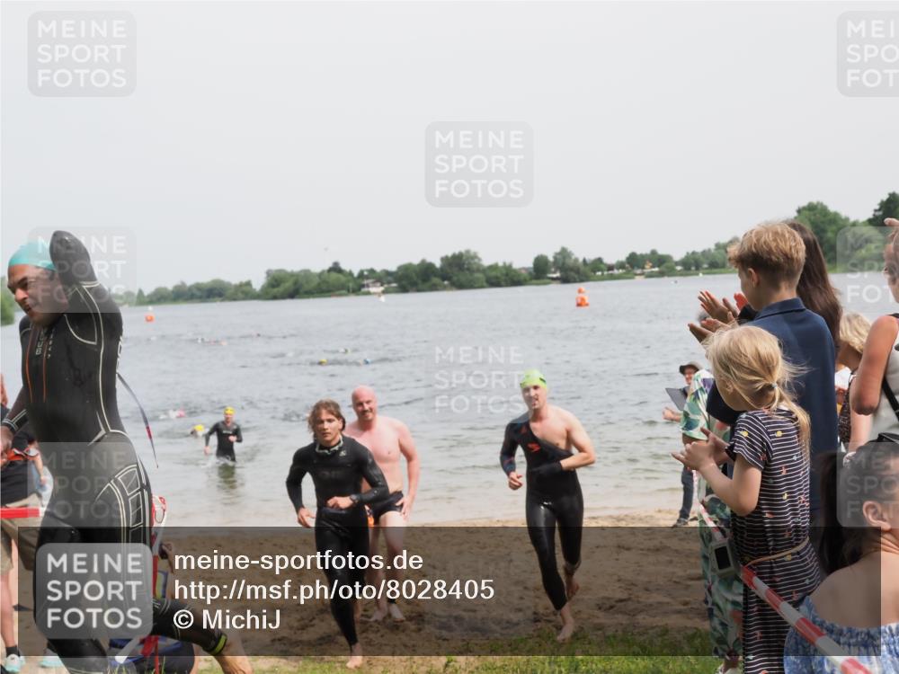 21.06.2025 - 27. Vierlanden-Triathlon MichiJ http://msf.ph/oto/8028405 15.06.2026 10:58:40 Schwimmen 636, 667, 684, 732, 743, 747 meine-sportfotos.de