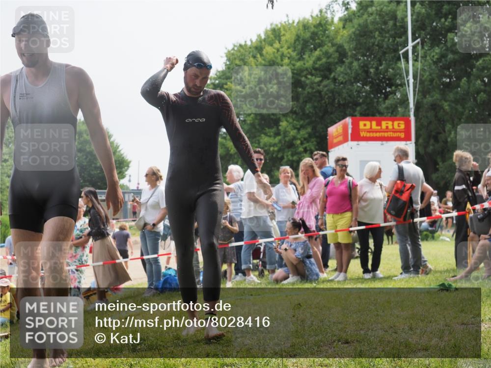 15.06.2025 - 27. Vierlanden-Triathlon KatJ http://msf.ph/oto/8028416 15.06.2025 11:02:48 Schwimmen 672, 696, 728, 868 meine-sportfotos.de