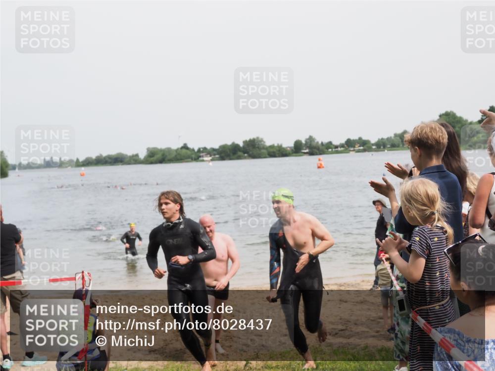 21.06.2025 - 27. Vierlanden-Triathlon MichiJ http://msf.ph/oto/8028437 15.06.2026 10:58:41 Schwimmen 636, 667, 684, 732, 743, 747 meine-sportfotos.de