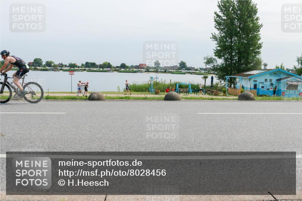 21.06.2025 - 27. Vierlanden-Triathlon H.Heesch http://msf.ph/oto/8028456 15.06.2025 11:24:16 Radfahren 804 meine-sportfotos.de