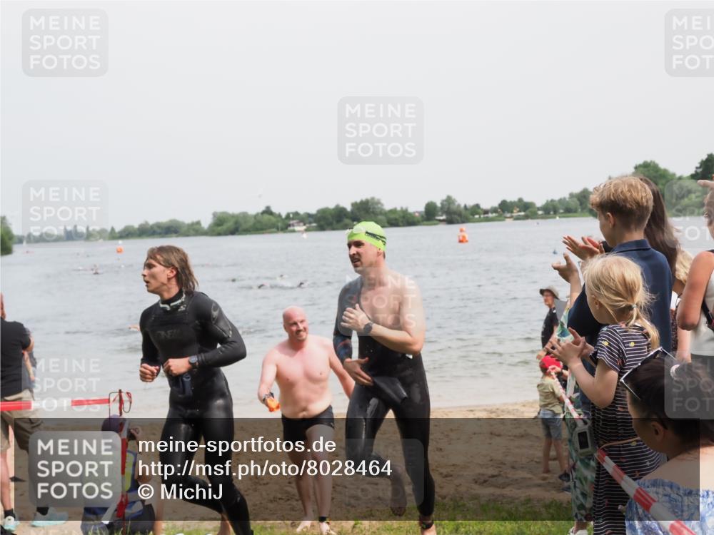 21.06.2025 - 27. Vierlanden-Triathlon MichiJ http://msf.ph/oto/8028464 15.06.2026 10:58:41 Schwimmen 636, 667, 684, 732, 743, 747 meine-sportfotos.de