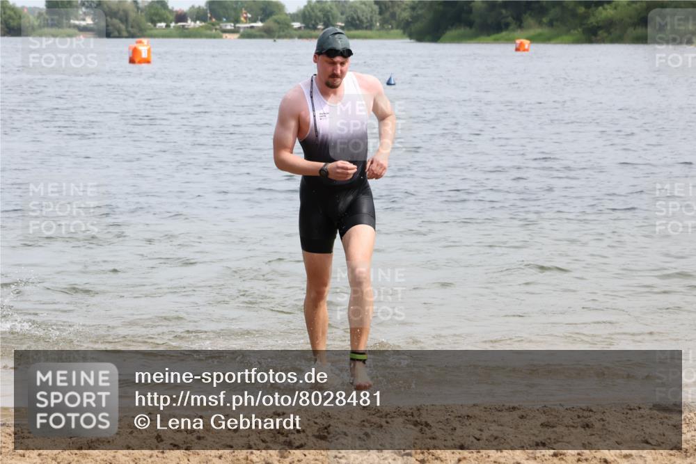 15.06.2025 - 27. Vierlanden-Triathlon Lena Gebhardt http://msf.ph/oto/8028481 15.06.2025 11:02:36 Schwimmen 672, 696, 728, 868 meine-sportfotos.de