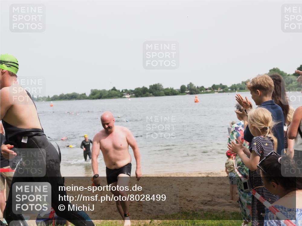 21.06.2025 - 27. Vierlanden-Triathlon MichiJ http://msf.ph/oto/8028499 15.06.2026 10:58:42 Schwimmen 636, 667, 684, 743, 747 meine-sportfotos.de