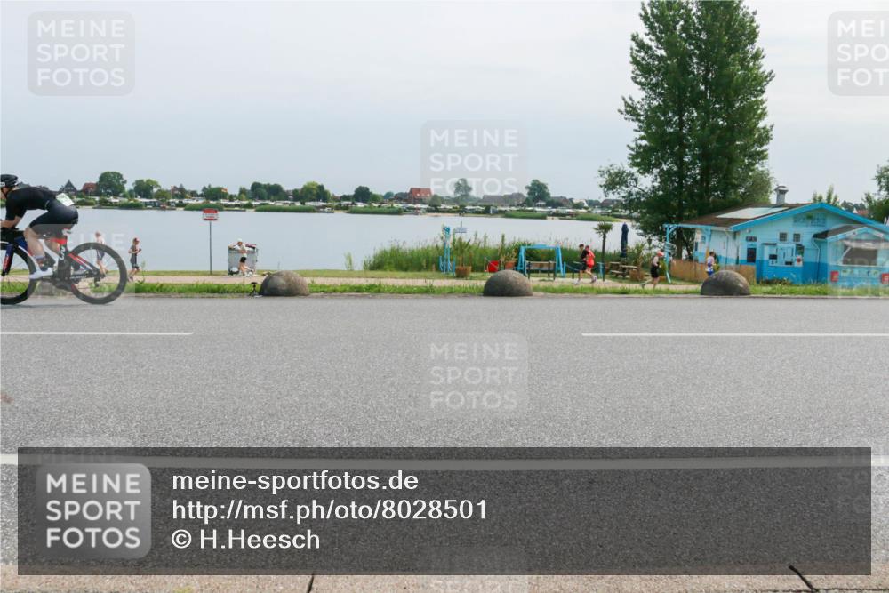 21.06.2025 - 27. Vierlanden-Triathlon H.Heesch http://msf.ph/oto/8028501 15.06.2025 11:24:23 Radfahren 804, 904 meine-sportfotos.de