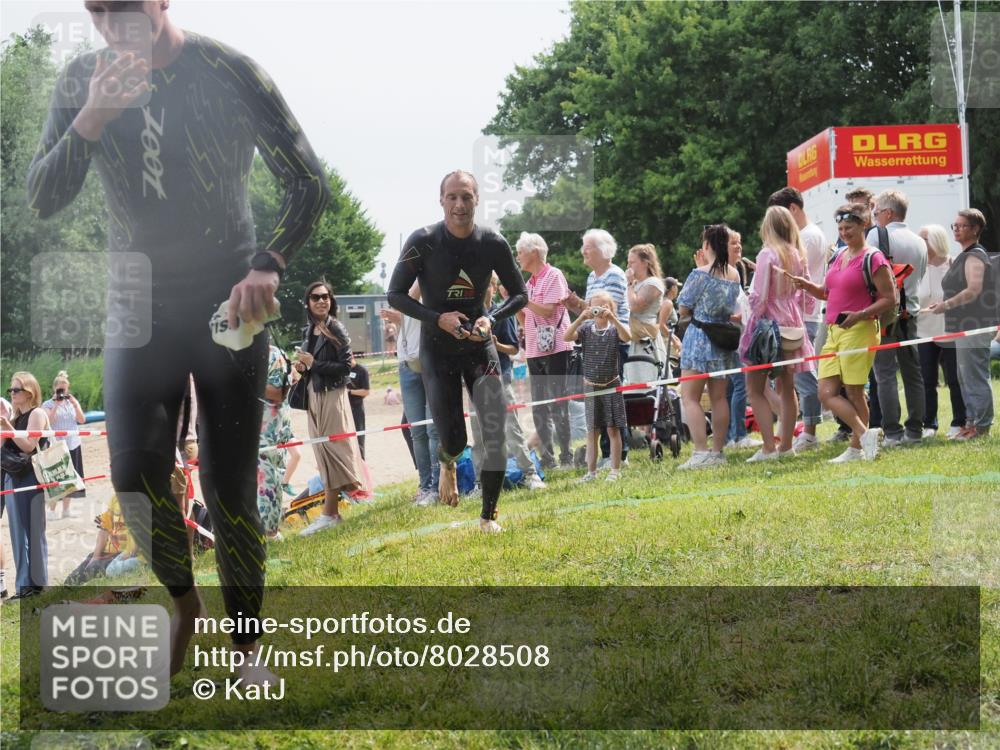 15.06.2025 - 27. Vierlanden-Triathlon KatJ http://msf.ph/oto/8028508 15.06.2025 11:03:31 Schwimmen 645, 766, 793, 810 meine-sportfotos.de