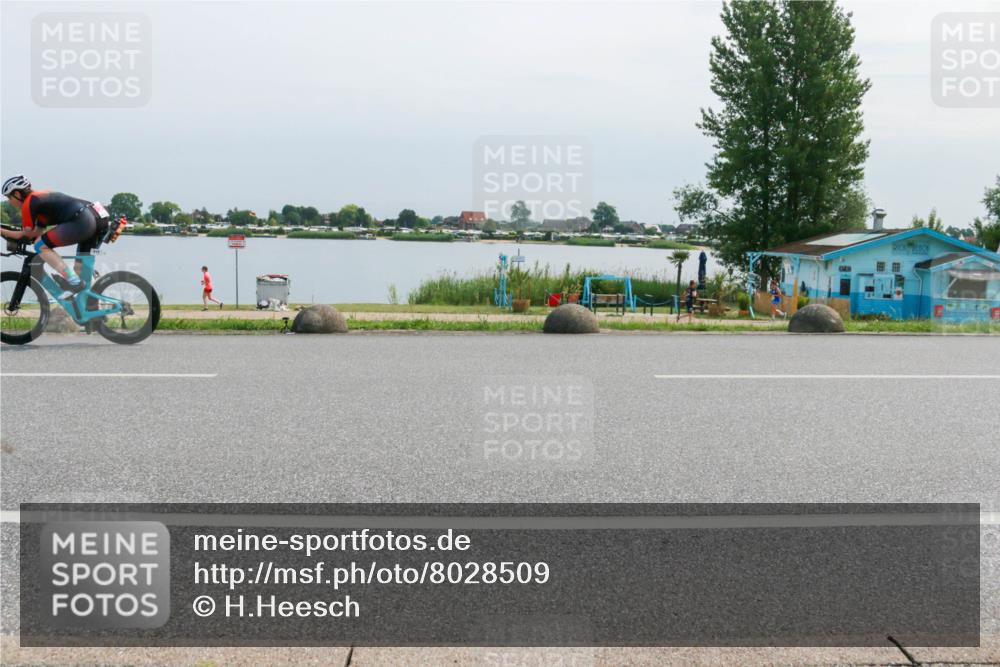 21.06.2025 - 27. Vierlanden-Triathlon H.Heesch http://msf.ph/oto/8028509 15.06.2025 11:24:29 Radfahren 161, 213, 904 meine-sportfotos.de