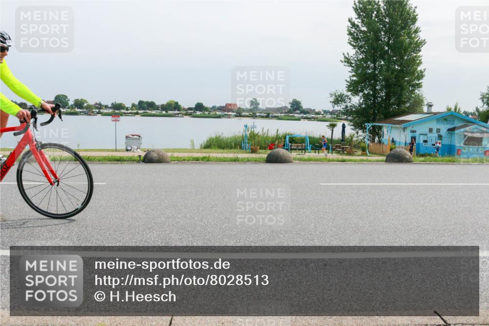 21.06.2025 - 27. Vierlanden-Triathlon H.Heesch http://msf.ph/oto/8028513 15.06.2025 11:24:31 Radfahren 161, 213 meine-sportfotos.de