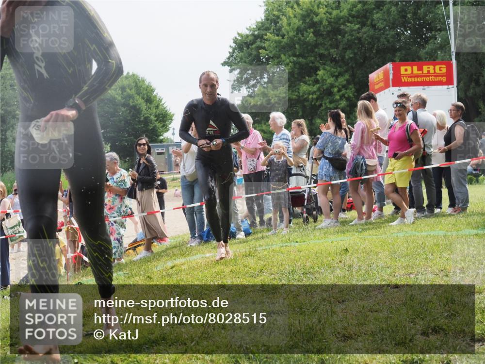 15.06.2025 - 27. Vierlanden-Triathlon KatJ http://msf.ph/oto/8028515 15.06.2025 11:03:31 Schwimmen 645, 766, 793, 810 meine-sportfotos.de