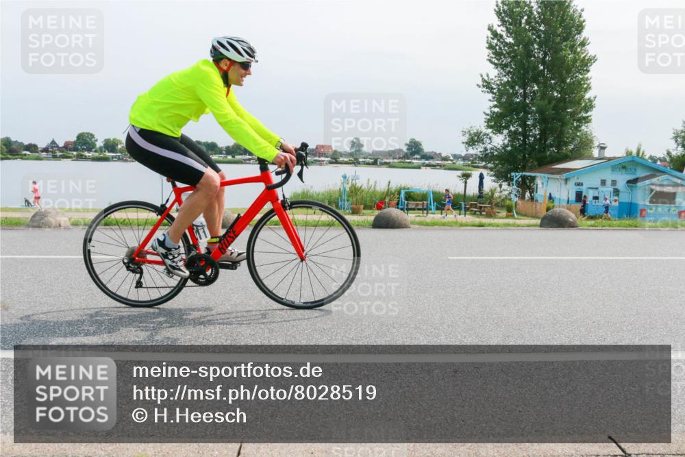 21.06.2025 - 27. Vierlanden-Triathlon H.Heesch http://msf.ph/oto/8028519 15.06.2025 11:24:31 Radfahren 161, 213 meine-sportfotos.de