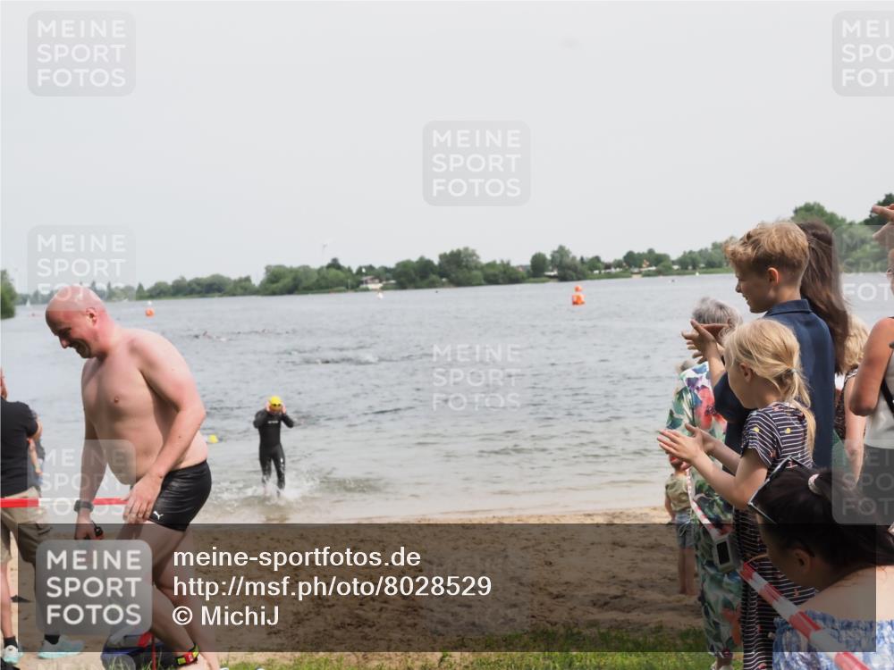 21.06.2025 - 27. Vierlanden-Triathlon MichiJ http://msf.ph/oto/8028529 15.06.2026 10:58:43 Schwimmen 636, 667, 684, 743, 747 meine-sportfotos.de