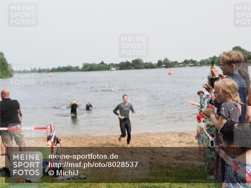 21.06.2025 - 27. Vierlanden-Triathlon MichiJ http://msf.ph/oto/8028537 15.06.2026 10:58:46 Schwimmen 636, 667, 684, 743, 747 meine-sportfotos.de