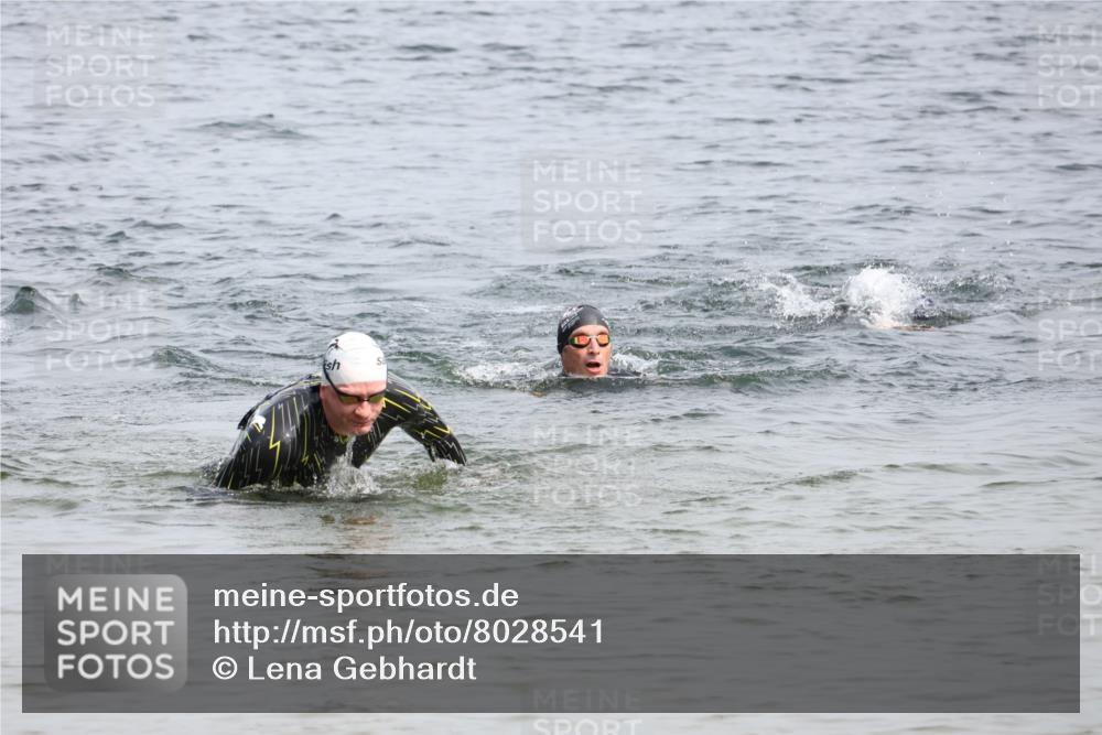 15.06.2025 - 27. Vierlanden-Triathlon Lena Gebhardt http://msf.ph/oto/8028541 15.06.2025 11:03:14 Schwimmen  meine-sportfotos.de