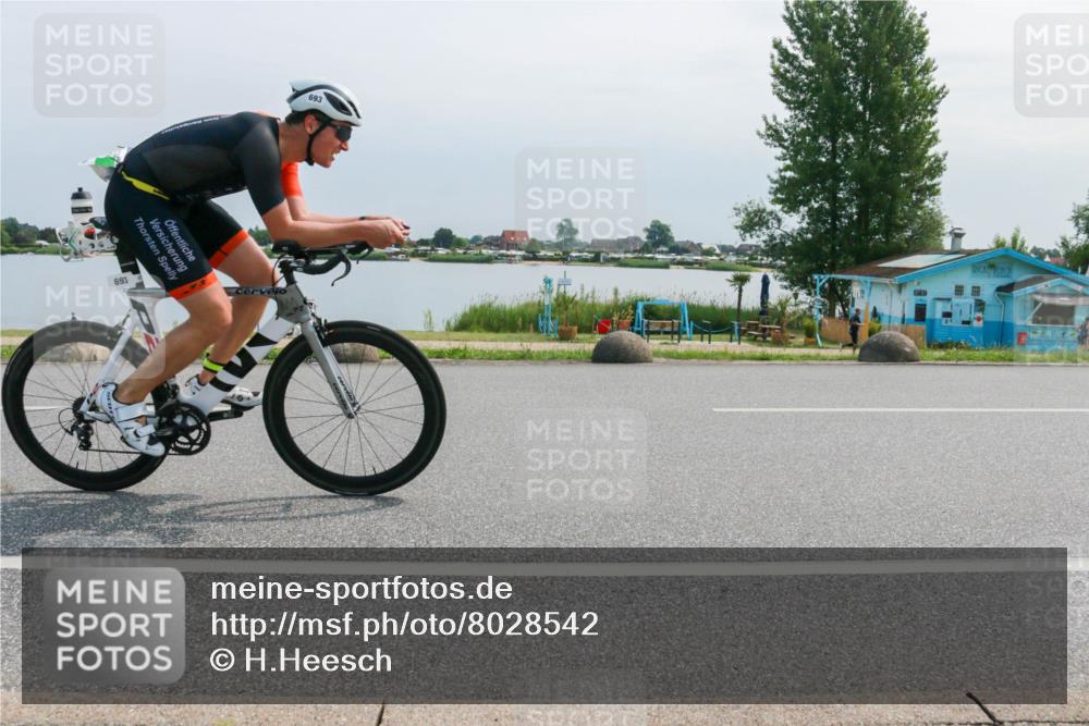 21.06.2025 - 27. Vierlanden-Triathlon H.Heesch http://msf.ph/oto/8028542 15.06.2025 11:25:02 Radfahren 81, 693, 970 meine-sportfotos.de
