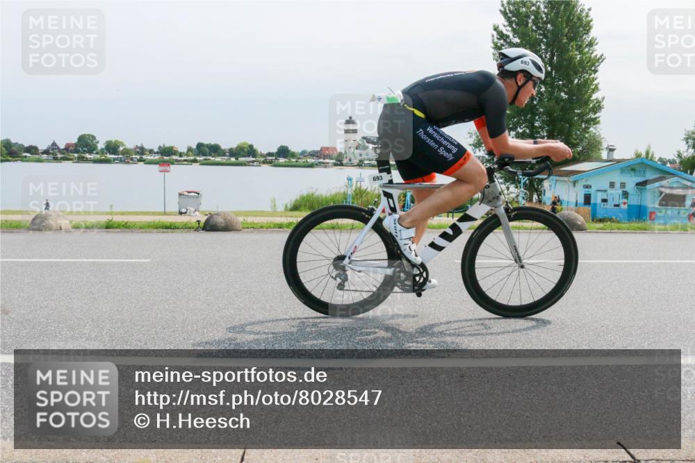 21.06.2025 - 27. Vierlanden-Triathlon H.Heesch http://msf.ph/oto/8028547 15.06.2025 11:25:02 Radfahren 81, 693, 970 meine-sportfotos.de